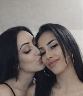 Lezbicsajszik (22) - Pécs - kép 1053458