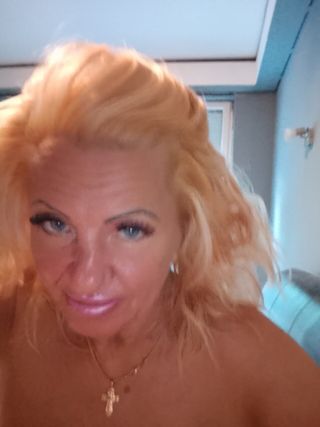 Szamanta Női szexpartner +36 30 318 9641 fénykép 42