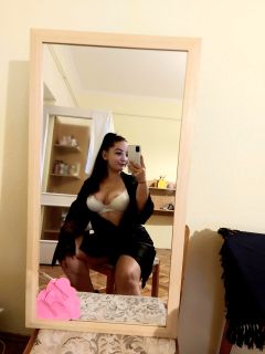 Emili (23) - Debrecen