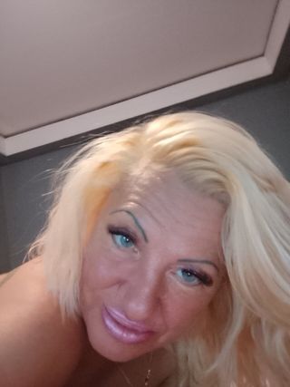 Szamanta Női szexpartner +36 30 318 9641 fénykép 44