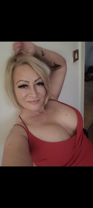 Cora Női szexpartner +36 30 843 3678 fénykép 12