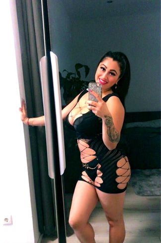 Győr, 23 éves escort, Adrienn