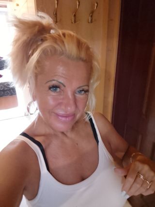 Szamanta Női szexpartner +36 30 318 9641 fénykép 39