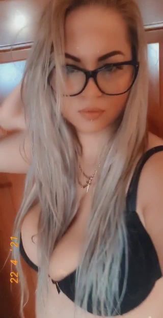 Viki Női szexpartner +36 30 892 3255 videó 1