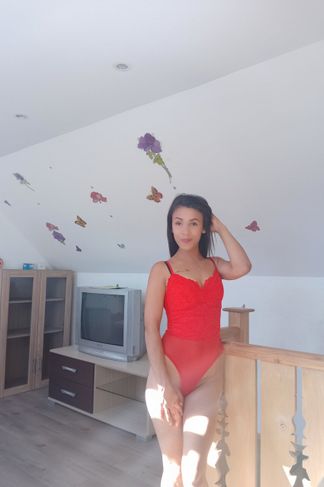 Zalaegerszeg, 22 éves escort, Virág