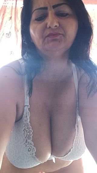Mira Női szexpartner +36 30 253 7010 videó 2