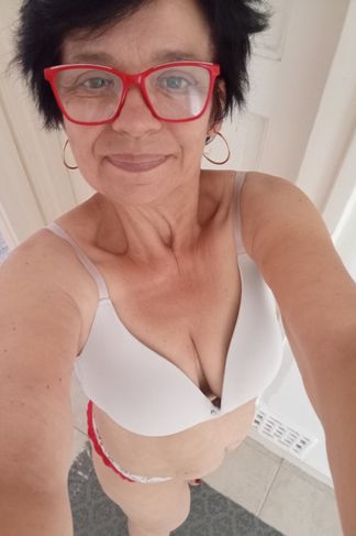 Győr, 52 éves escort, Adrien