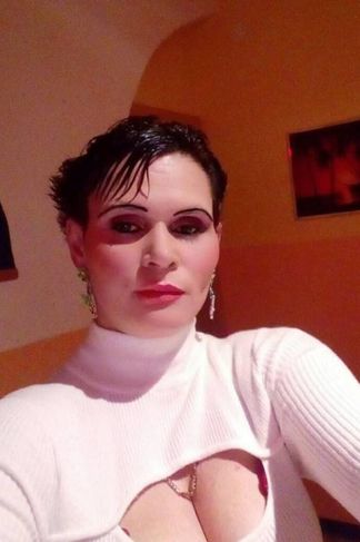 Gemzse, 35 éves escort, Krisztia