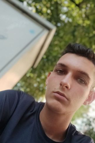 Debrecen, 20 éves escort, Roland