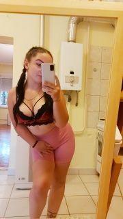 Emili (23) - Debrecen