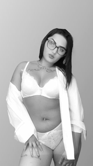 Tina Női szexpartner +36 30 755 2585 fénykép 2