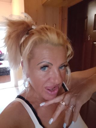 Szamanta Női szexpartner +36 30 318 9641 fénykép 37