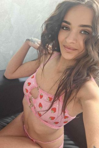 Letenye, 20 éves escort, Virág